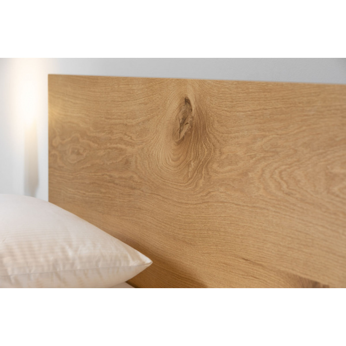 Bett in Eiche massiv